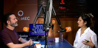 Helena Bittencourt, palhaça e acrobata, no Arte Clube 