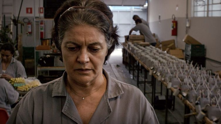 Drama "Pela Janela" acompanha a dedicada operária Rosália