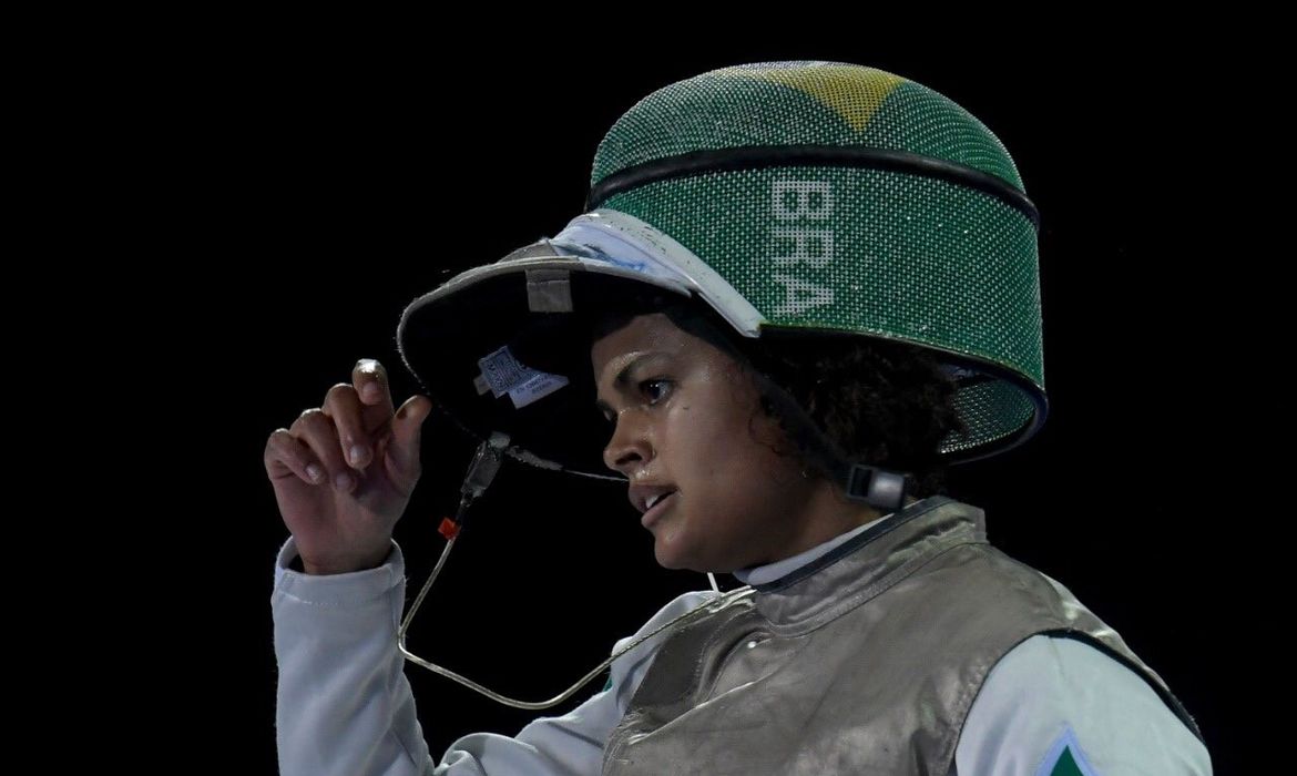 Bia Bulcão para nas semifinais e conquista a primeira medalha da esgrima brasileira em Lima 2019.
