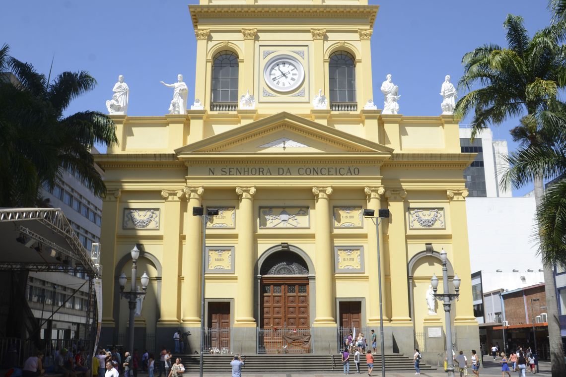 Fachada da Catedral Metropolitana de Campinas na Praça José Bonifácio.