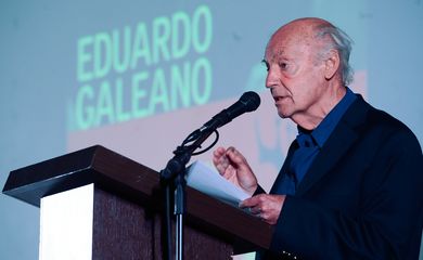 A 2ª Bienal Brasil do Livro e da Leitura de Brasília começa hoje (11), no Museu da República, o nome internacional do evento, Eduardo Galeano, recebe homenagem e profere palestra (Fábio Rodrigues Pozzebom/Agência Brasil)