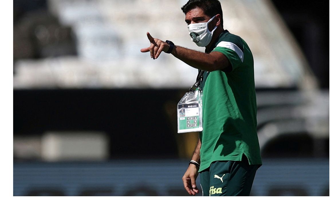 Técnico do Palmeiras, Abel Ferreira, durante treino no Maracanã antes da final da Libertadores contra o Santos
