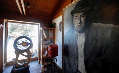 Uma foto de Pablo Neruda é vista dentro de seu museu em Isla Negra
26/04/2016
REUTERS/Rodrigo Garrido