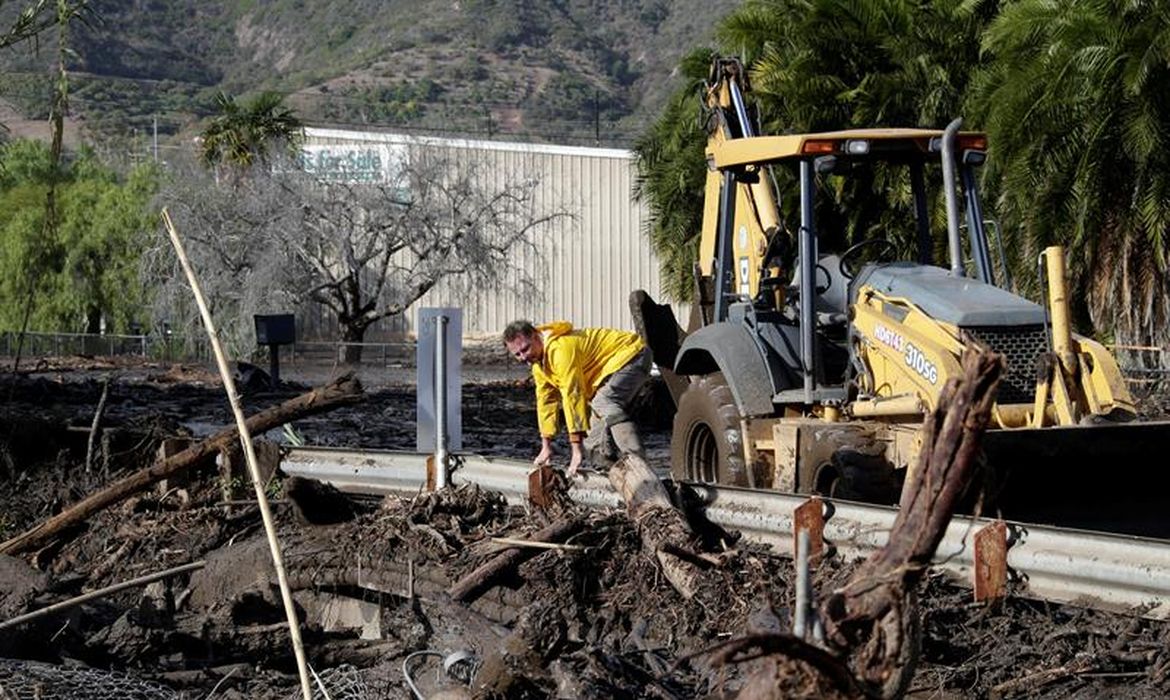 Carpenteria, Califórnia – Vista dos destroços, após uma tempestade atingir o sul da Califórnia, nos Estados Unidos
