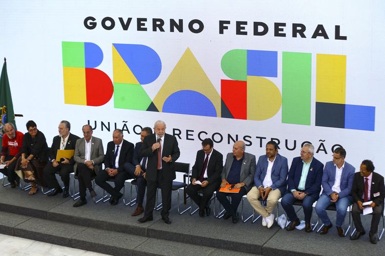 O presidente Luiz Inácio Lula da Silva participa de encontro com dirigentes de centrais sindicais, no Palácio do Planalto.