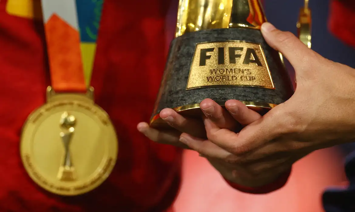Troféu da Copa do Mundo feminina disputada na Australia e na Nova Zelândia
 20/8/2023    REUTERS/Carl Recine