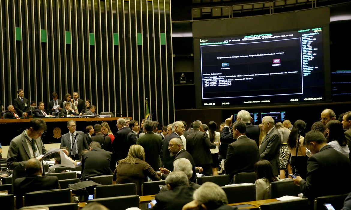 Brasília - Plenário da Câmara analisa a MP 782/17, que altera a estrutura administrativa do Executivo. A medida garante o status de ministério para a Secretaria-Geral da Presidência da República, entre outras mudanças (Wilson Dias/Agência