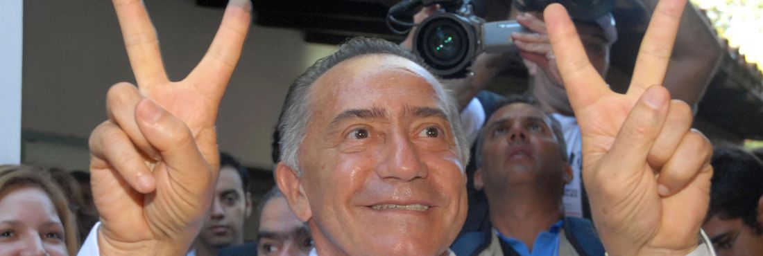 Lino Oviedo disputaria as próximas eleições para presidente do Paraguai, marcadas para abril.