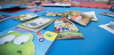eira de troca de livros infantis no Centro Cultural Banco do Brasil, no Dia da Criança