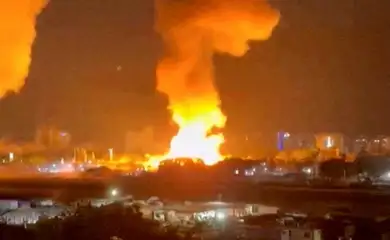 Explosões em Caracas
 3/1/2026    Vídeo obtido pela Reuters