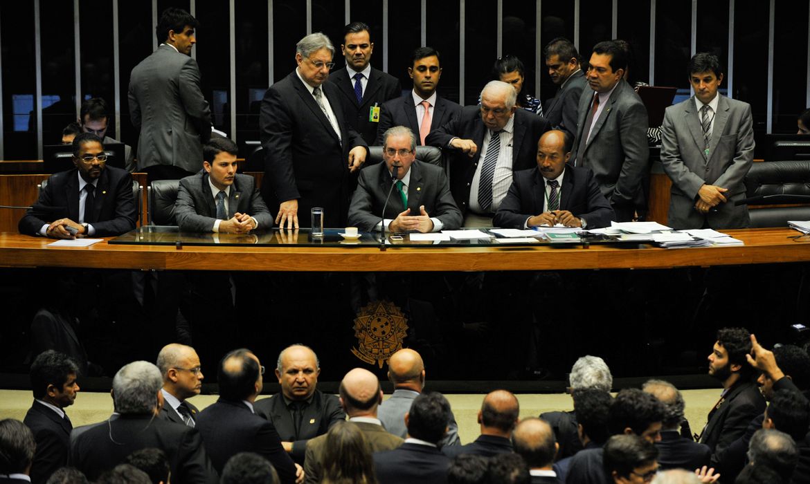 Presidente da Câmara, deputado Eduardo Cunha, comenta em Plenário incidente envolvendo senadores brasileiros em Caracas, na Venezuela (Fabio Rodrigues Pozzebom/Agência Brasil)