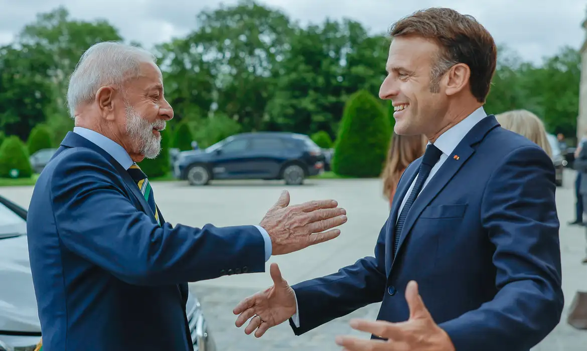 Presidente da República, Luiz Inácio Lula da Silva, durante Cerimônia oficial de boas-vindas. Explanada dos Inválidos, Paris - França.  Foto: Ricardo Stuckert / PR