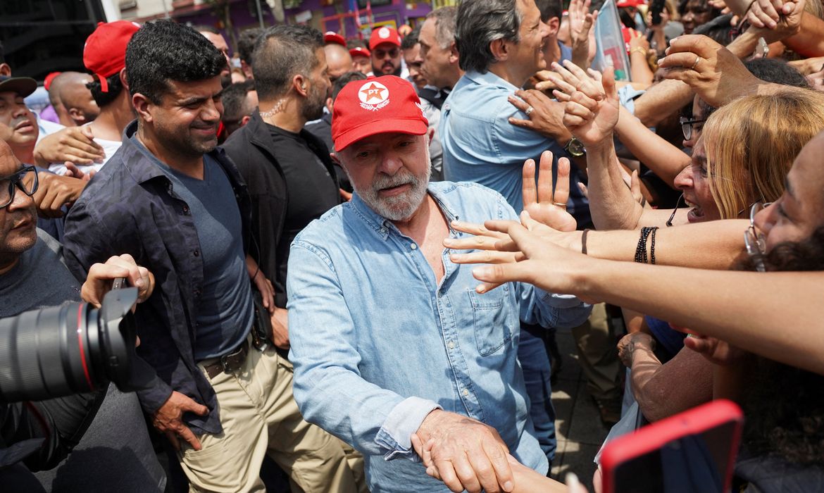 Ex-presidente Lula faz campanha em São Bernardo do Campo