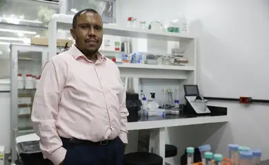 Rio de Janeiro (RJ), 12/03/2026 – Entrevista com o pesquisador da UFRJ Mychael Lourenço, que estuda Alzheimer e recebeu o prêmio ALBA-Roche Prize for Excellence in Neuroscience Reserach em 2026. Foto: Fernando Frazão/Agência Brasil