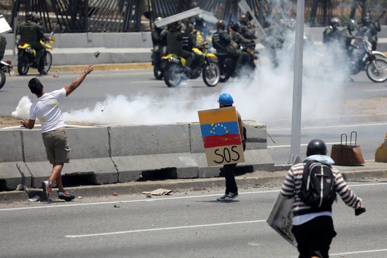 Manifestação contra o governo de Nicolás Maduro, e para comemorar o Dia Primeiro de Maio, em Caracas.