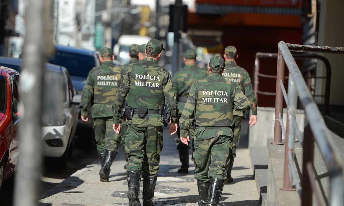 Vitória (ES) - Policiais militares de férias e de folga voltam às ruas em Vitória (Tânia Rêgo/Agência Brasil)