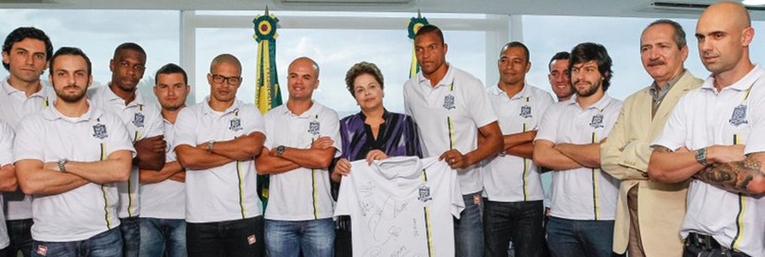 A presidenta Dilma Rousseff recebeu jogadores do movimento Bom Senso F.C., que apresentaram as principais reivindicações do grupo