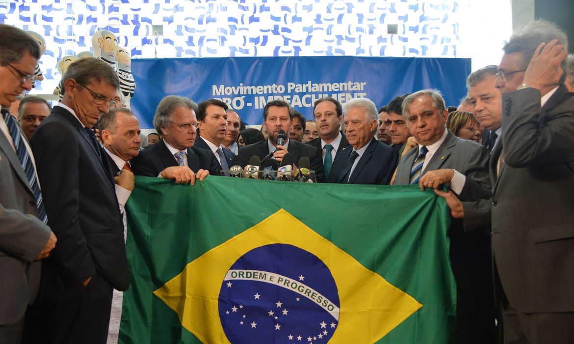 Quatro partidos de oposição, PSDB, PPS, DEM e Solidariedade, lançaram um movimento para pedir o impeachment da presidenta Dilma Rousseff, durante solenidade no salão verde da Câmara (Antonio Cruz/Agência Brasil)