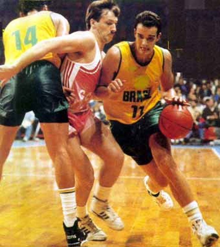 Marcel,ex-ala da seleção brasileira de basquete, 