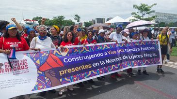 Brasília (DF), 25/11/2025 – Afro-latinas participam da marcha da mulheres negra na esplanada dos ministérios.Foto: Daniella Almeida/Agência Brasil