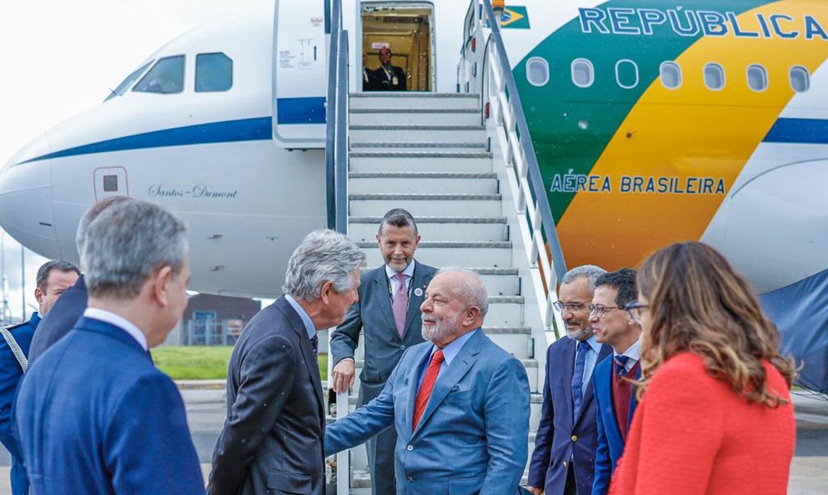 Londres, Inglaterra, 05.05.2023 - O presidente Luiz Inácio Lula da Silva desembarca em Londres para participar da coroação do rei Charles III, que será realizada no sábado. Foto: Ricardo Stuckert/PR