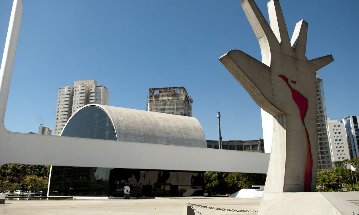  O Memorial da América Latina é um centro cultural, político e de lazer, inaugurado em 18 de março de 1989 na cidade de São Paulo