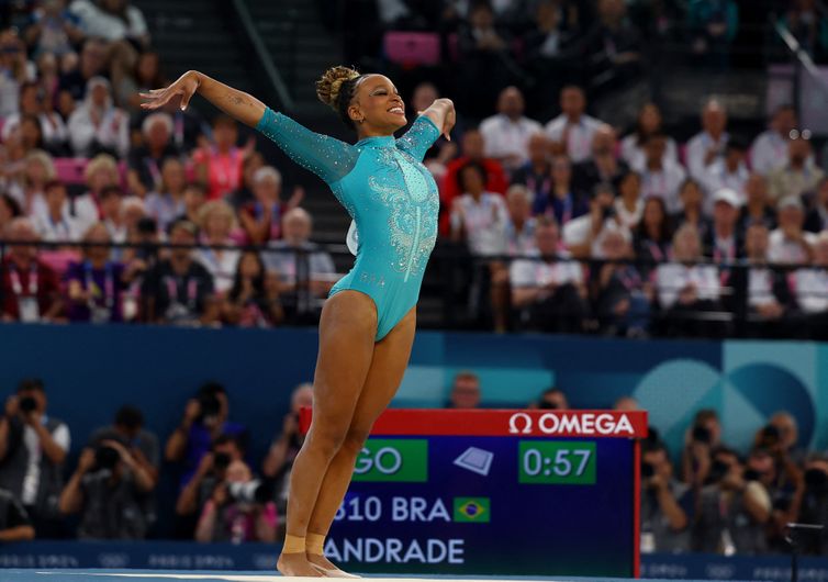 Paris 2024 Olympics - Artistic Gymnastics - Women's Floor Exercise Final - Bercy Arena, Paris, France - August 05, 2024. Rebeca Andrade of Brazil in action. REUTERS/Hannah Mckay