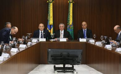 Brasília - Michel Temer coordena primeira reunião com sua equipe após tomar posse na Presidência da República (Valter Campanato/Agência Brasil)