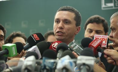 Brasília - O relator do Conselho de Ética que investigará Eduardo Cunha, Deputado Fausto Pinato, fala a imprensa (Thyago Marcel/Câmara dos Deputados)