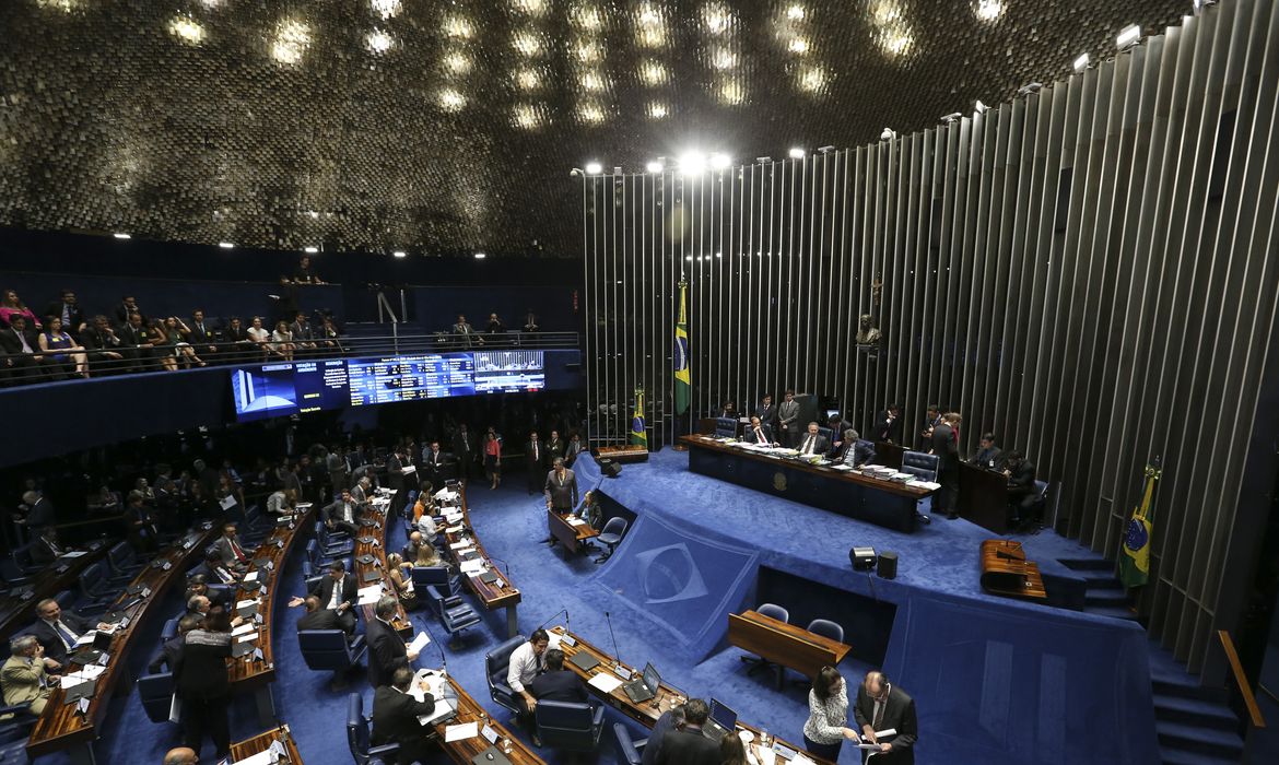 Brasília - Senado discute a PEC 31/2015 que promove a desvinculação de 30% das receitas da União até 2023 (Fabio Rodrigues Pozzebom/Agência Brasil)