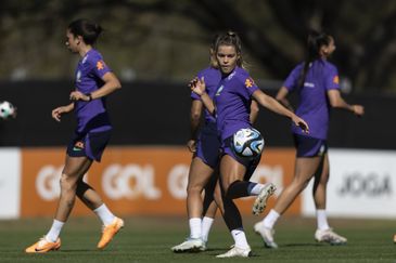Câmara define ponto facultativo e horários adaptados nos dias de jogos da  Seleção Brasileira de Futebol Feminino