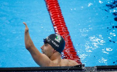 Rio de Janeiro - Brasileiro Daniel Dias leva medalha de prata nos 200m nado peito SB4 nos Jogos Paralímpicos Rio 2016, no Estádio Aquático. (Fernando Frazão/Agência Brasil)