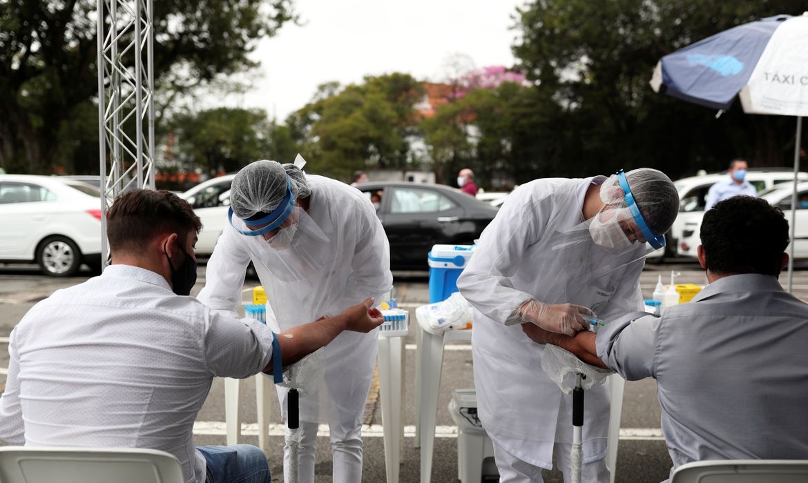 .Taxistas fazem teste para coronavírus em São Paulo 26/06/2020 REUTERS/Amanda Perobelli