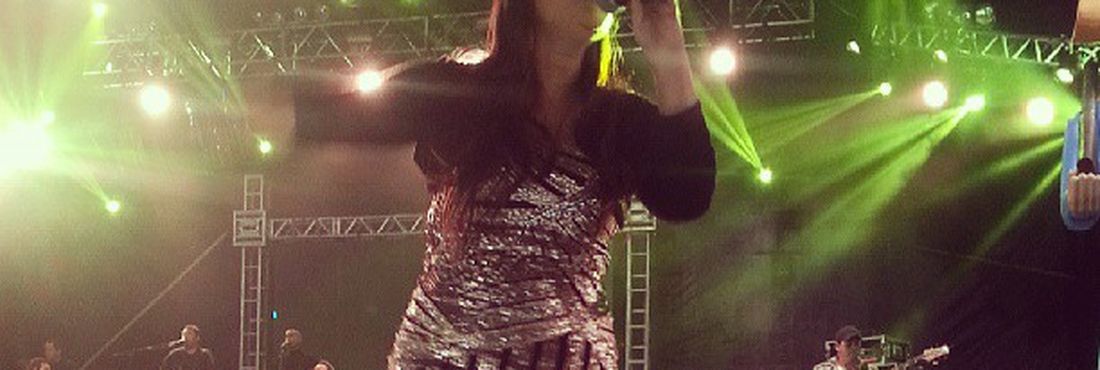 Filha do sanfoneiro Dominguinhos, a cantora Liv Moraes fez em Caruaru uma apresentação só com músicas do pai
