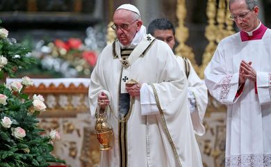 Na Missa do Galo, papa Francisco pede simplicidade às pessoas