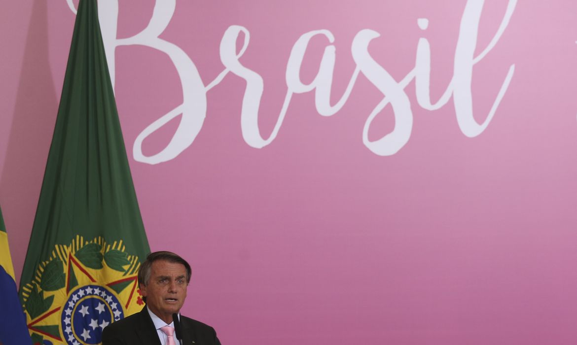 O presidente da República, Jair Bolsonaro,participa da solenidade de lançamento de uma série de iniciativas voltadas ao público feminino, no Dia Internacional da Mulher.