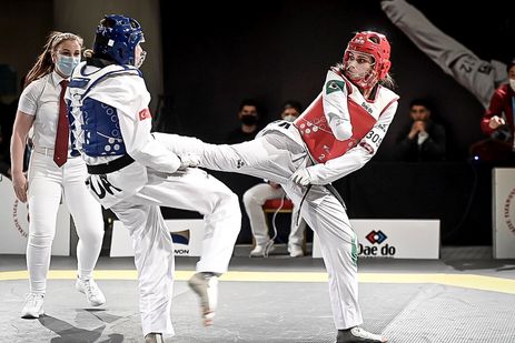 World Taekwondo/Divulgação Silvana lutando durante competição