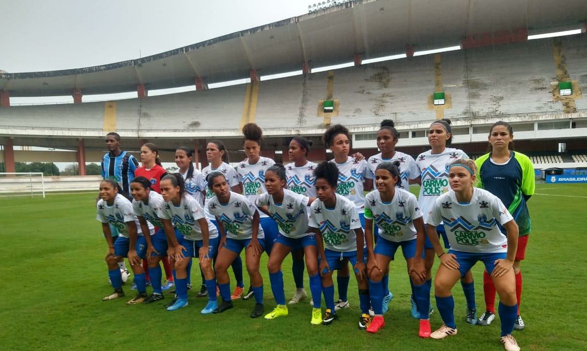Equipe de futebol feminino do Santos Dumont