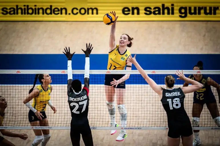 Canadá- 20/06/2025 - Seleção feminina de vôlei sofre, mas bate Canadá na Liga das Nações.  Foto World Volleyball/Divulgação