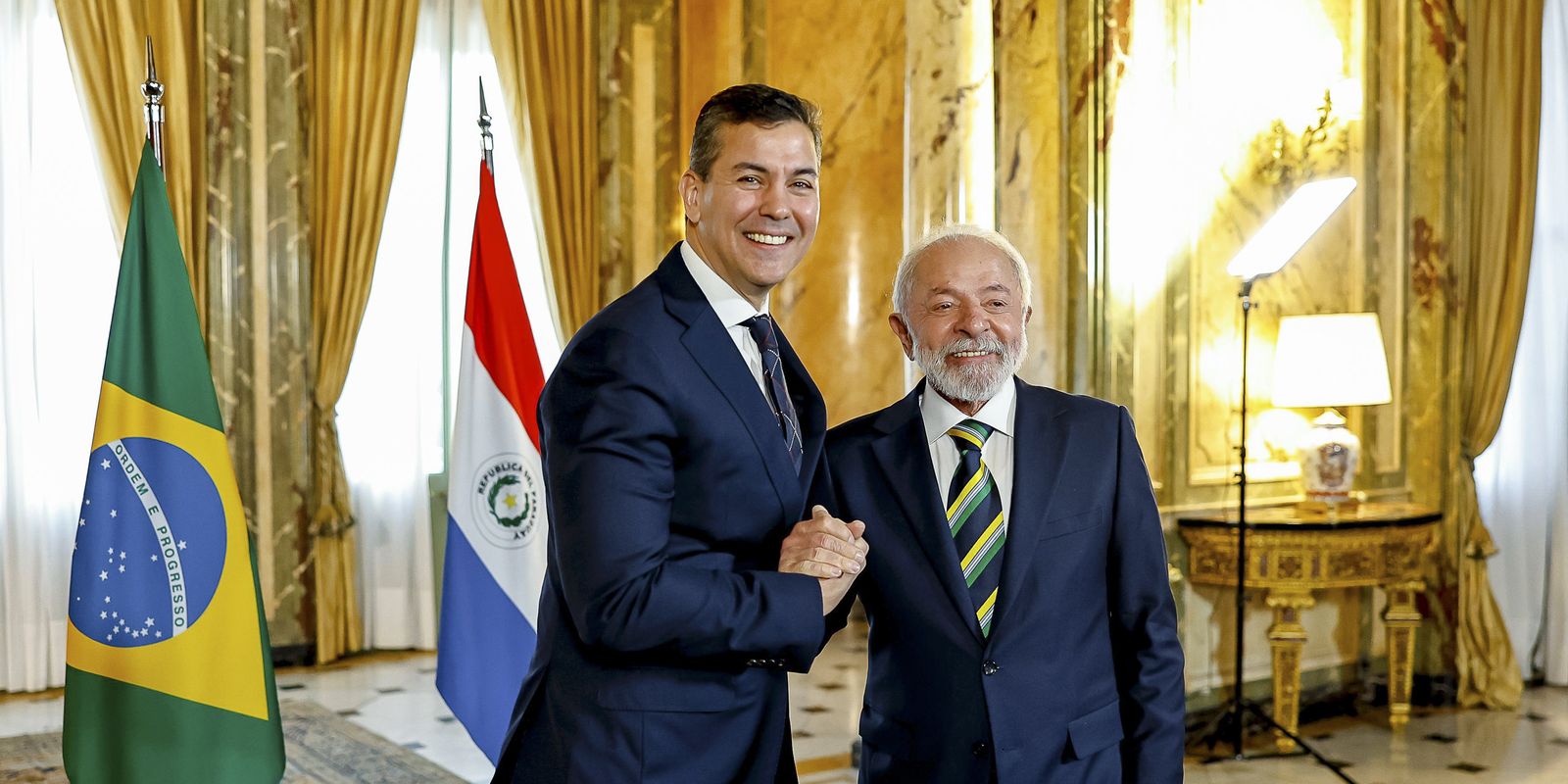 Lula se reúne com presidente do Paraguai na Argentina