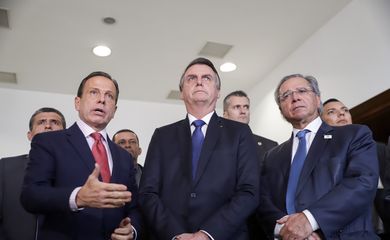O presidente Jair Bolsonaro se reúne com o governador de São Paulo, João Doria, e o ministro da Economia, Paulo Guedes, na capital paulista.