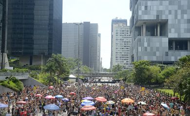 Rio de Janeiro (RJ), 18/02/2023 – Bloco Nova Bad desfila pelas ruas do centro da cidade no primeiro dia oficial do Carnaval 2023. Foto Tomaz Silva/Agência Brasil