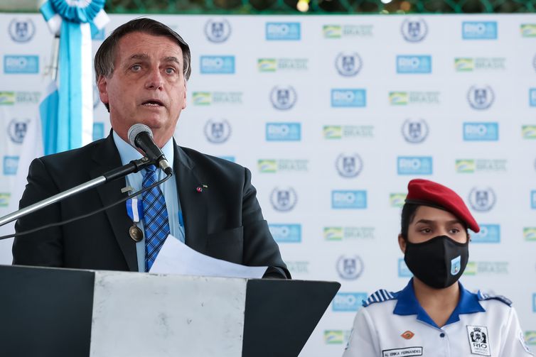 O presidente da República, Jair Bolsonaro, discursa durante a cerimônia de inauguração Escola Municipal Cívico-Militar Carioca 