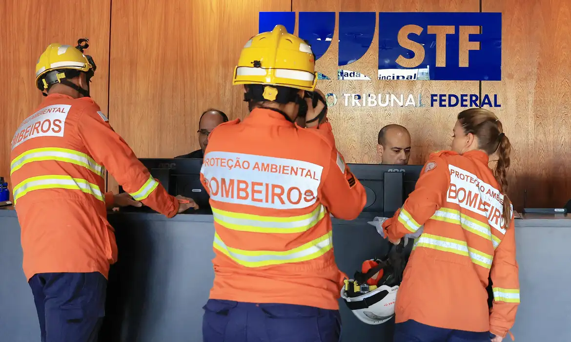 Bombeiros realizam vistoria no STF após princípio de incêndio