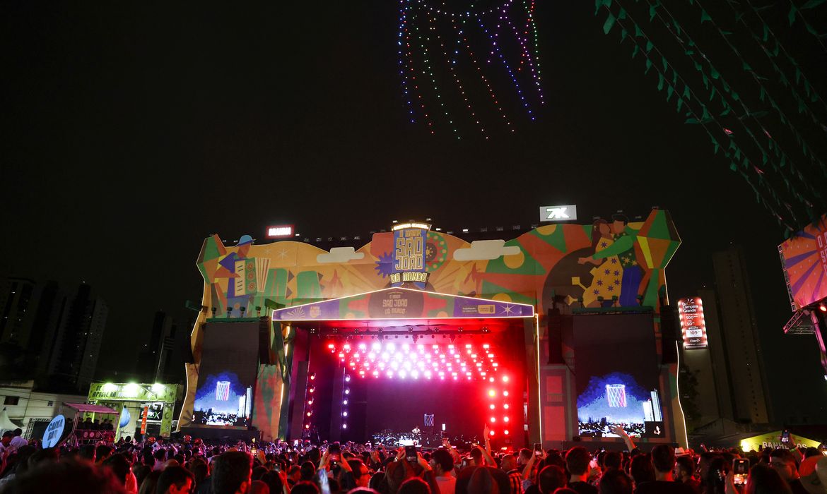Campina Grande (PB), 14/06/2025 – O DJ Alok durante apresentação no São João de Campina Grande (PB), na Praça do Povo, centro da cidade. Foto: Tomaz Silva/Agência Brasil