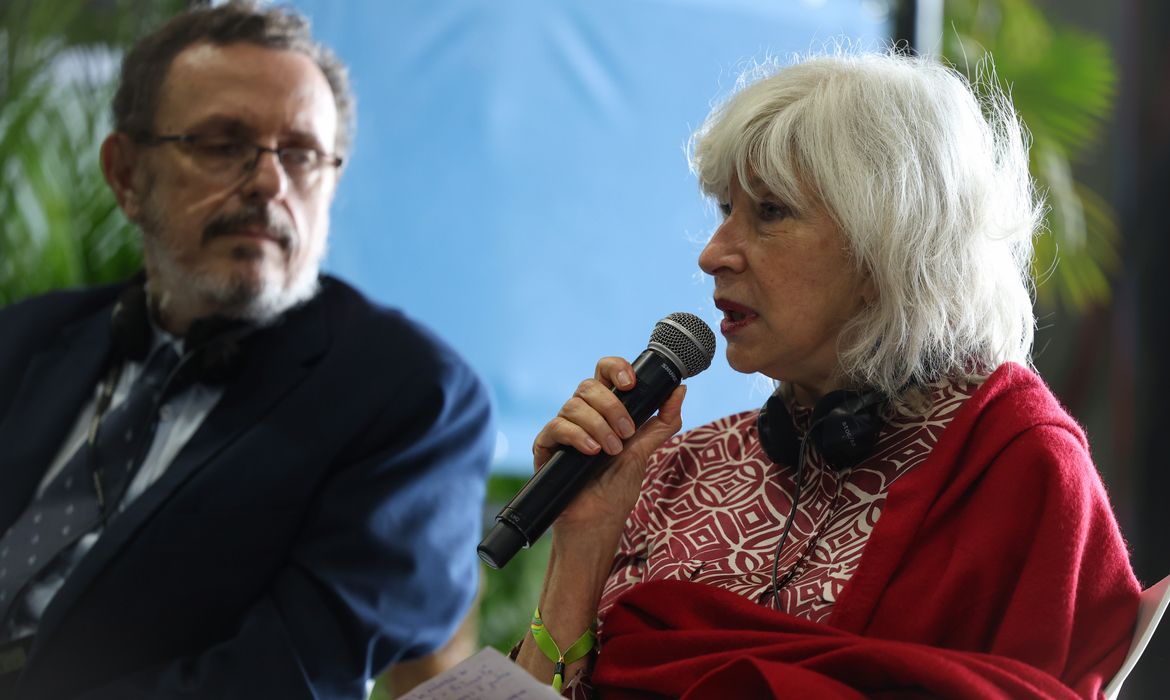Rio de Janeiro (RJ), 15/11/2024 - A economista, diplomata e negociadora chefe do Acordo de PARIS, Laurence Tubiana durante plenária que discute sustentabilidade, mudança do clima e transição justa no G20 Social, no Boulevard Olímpico na zona portuária da capital fluminense. Foto: Tomaz Silva/Agência Brasil