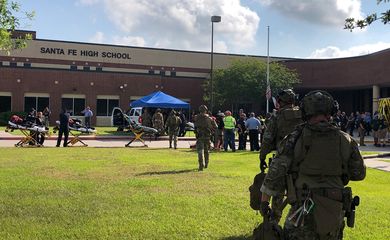 Tiroteio em escola do Texas deixa oito mortos e vários feridos