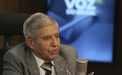 General Augusto Heleno, ministro-chefe do Gabinete de Segurança Institucional, é o entrevistado no programa A Voz do Brasil