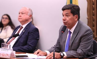 Brasília (DF), 09/07/2025  - A Comissão de Constituição e Justiça e de Cidadania (CCJ) da Câmara durante reunão para discutir a proposta de emenda à Constituição (PEC 18/2025) que reformula a gestão da segurança pública no Brasil. Foto: Lula Marques/Agência Brasil