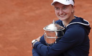 Tenista tcheca Krejcikova é campeã de Roland Garros